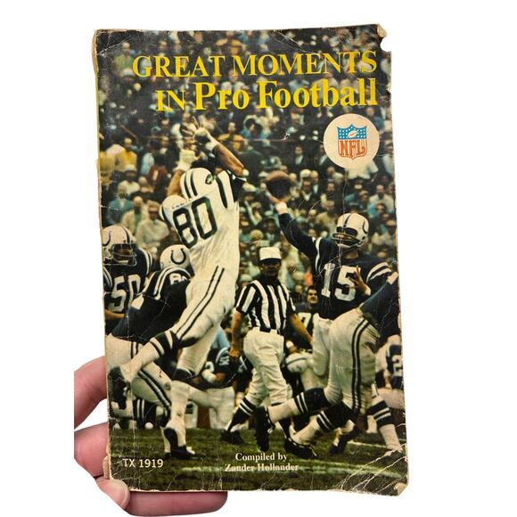 Great Moments in Pro Football 1971 Scholastic Vintage NFL Book - Picture 1 of 14